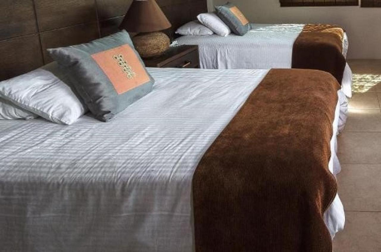 Iguana Crossing Boutique Hotel Puerto Villamil Dış mekan fotoğraf