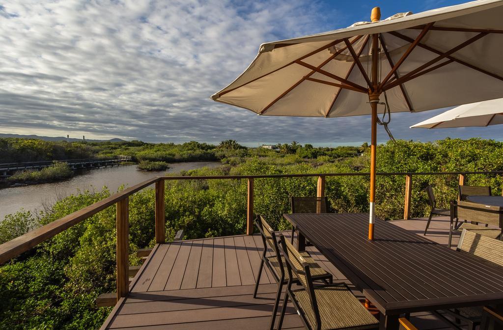 Iguana Crossing Boutique Hotel Puerto Villamil Dış mekan fotoğraf