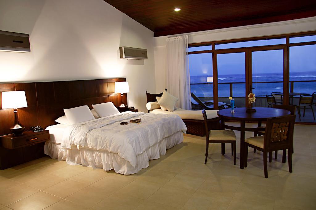 Iguana Crossing Boutique Hotel Puerto Villamil Oda fotoğraf