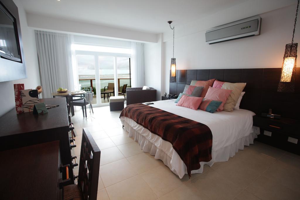 Iguana Crossing Boutique Hotel Puerto Villamil Oda fotoğraf