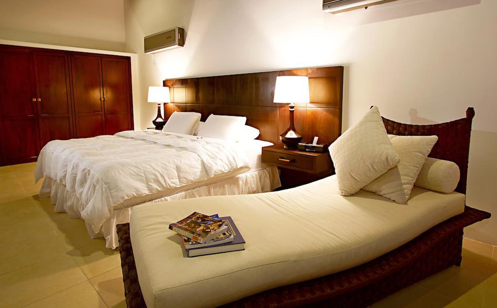 Iguana Crossing Boutique Hotel Puerto Villamil Oda fotoğraf