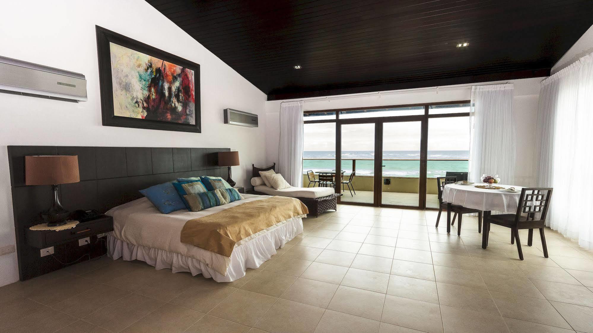 Iguana Crossing Boutique Hotel Puerto Villamil Dış mekan fotoğraf