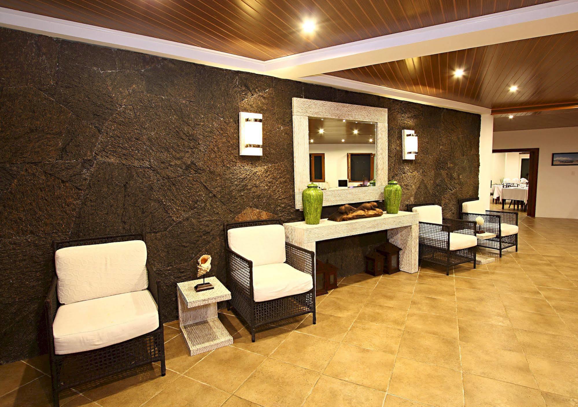 Iguana Crossing Boutique Hotel Puerto Villamil Dış mekan fotoğraf