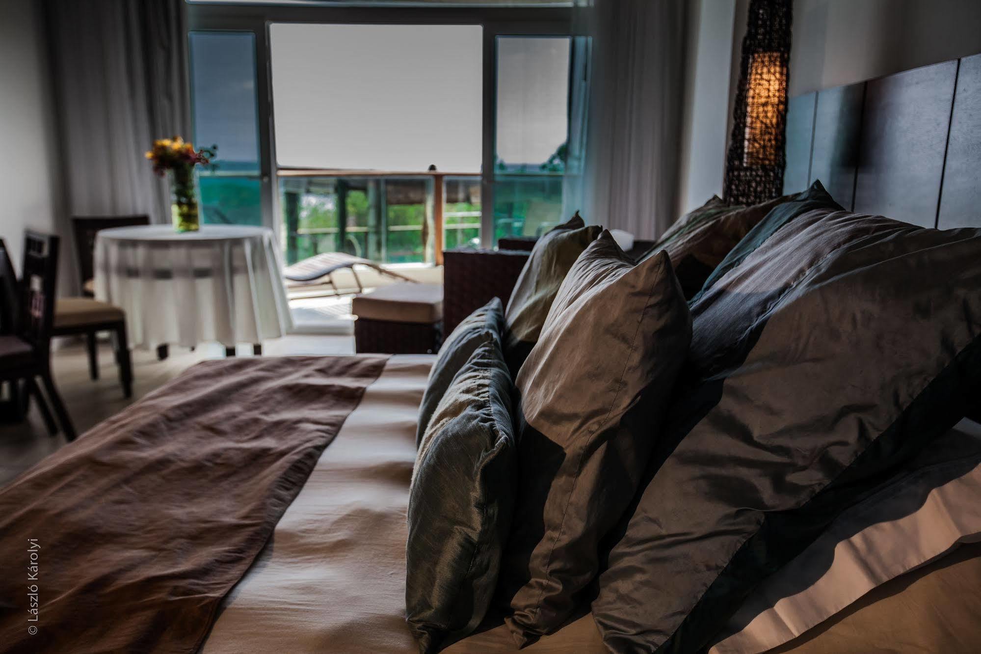 Iguana Crossing Boutique Hotel Puerto Villamil Dış mekan fotoğraf